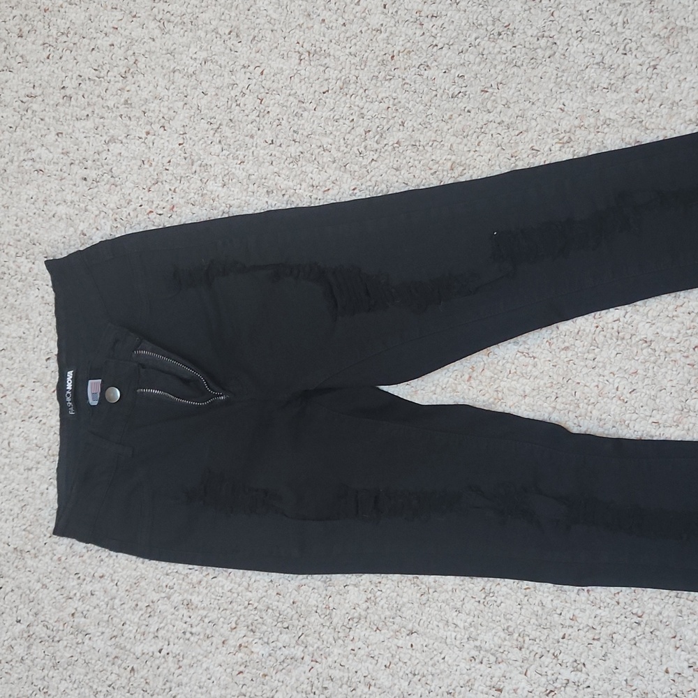 Distressed skinny jeans